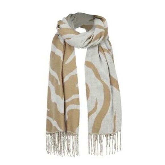Cabi 4268 Tigress Blanket Scarf Womens One Size Winter White & Camel Soft Fringe - Picture 4 of 9